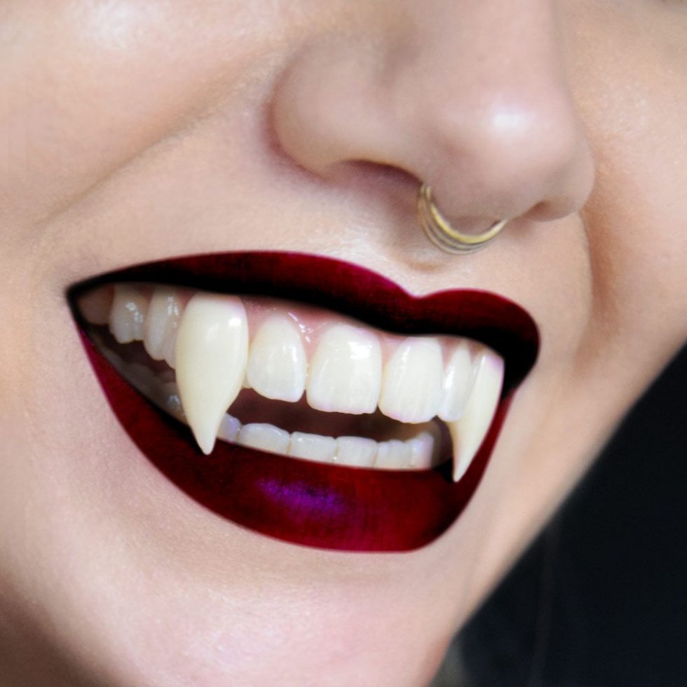 вампирски зуби за очњаке за забаву за Ноћ вештица