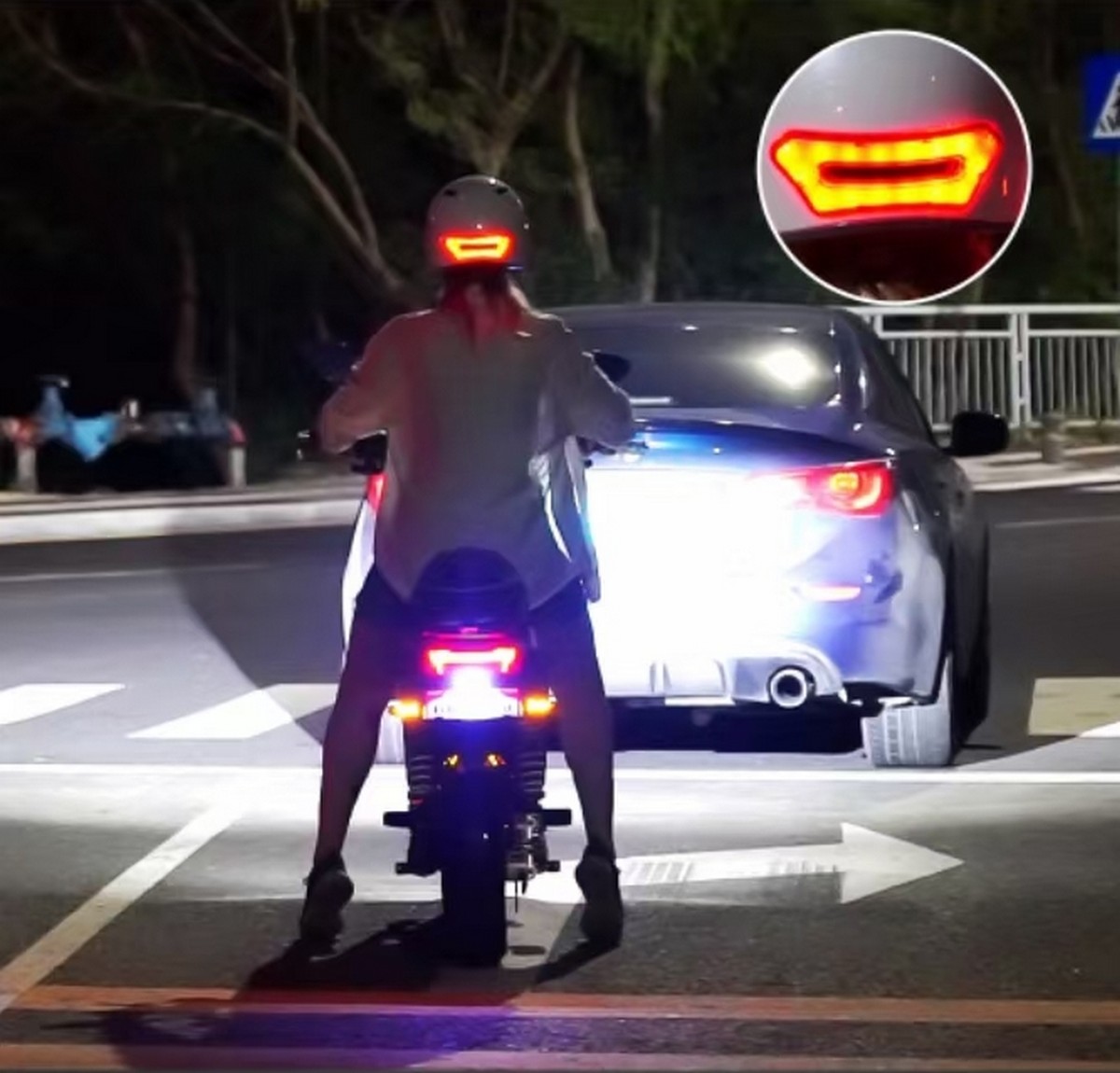 кацига са осветљењем мотоцикла