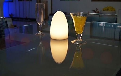 стилско светло на столу - јаје