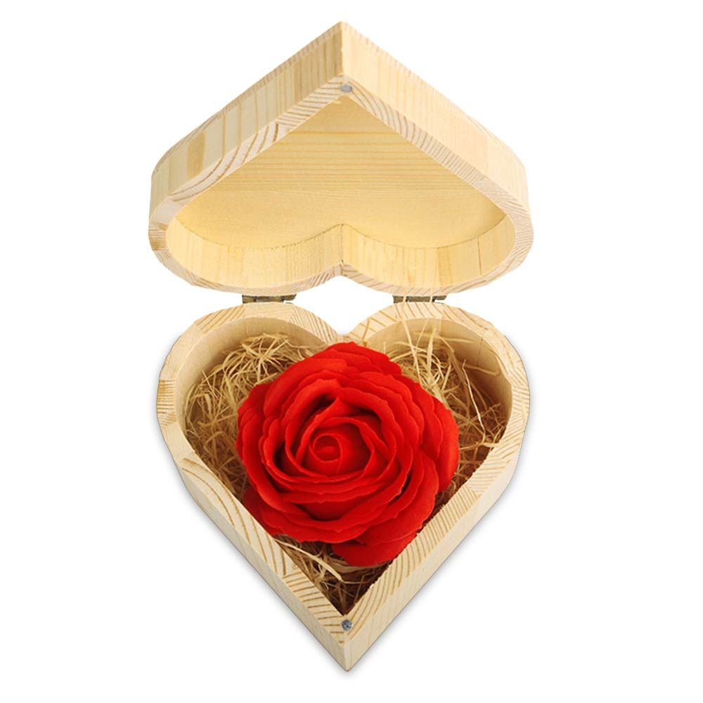 Руже од сапуна у дрвеној кутији у облику срца