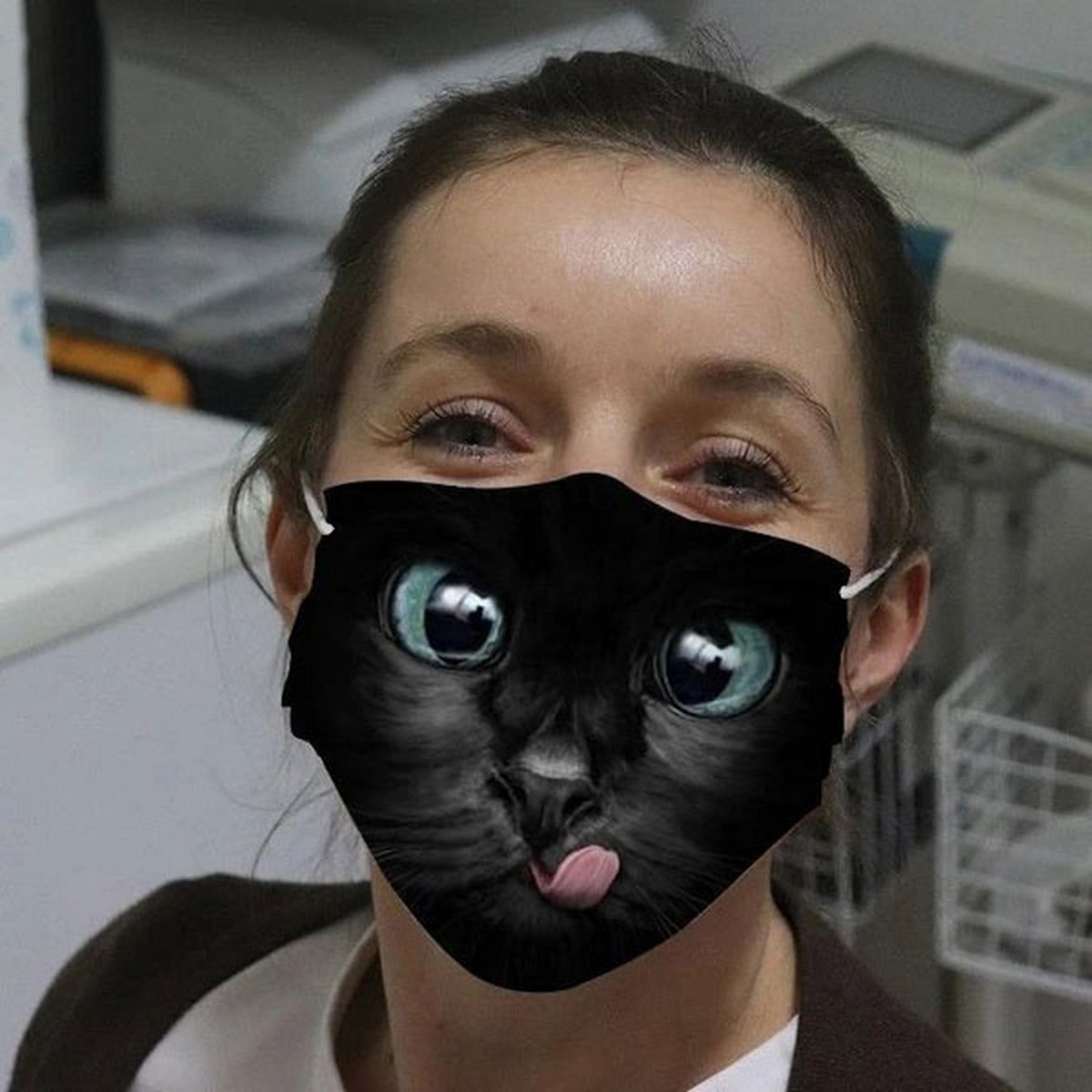 мачка за лице црна