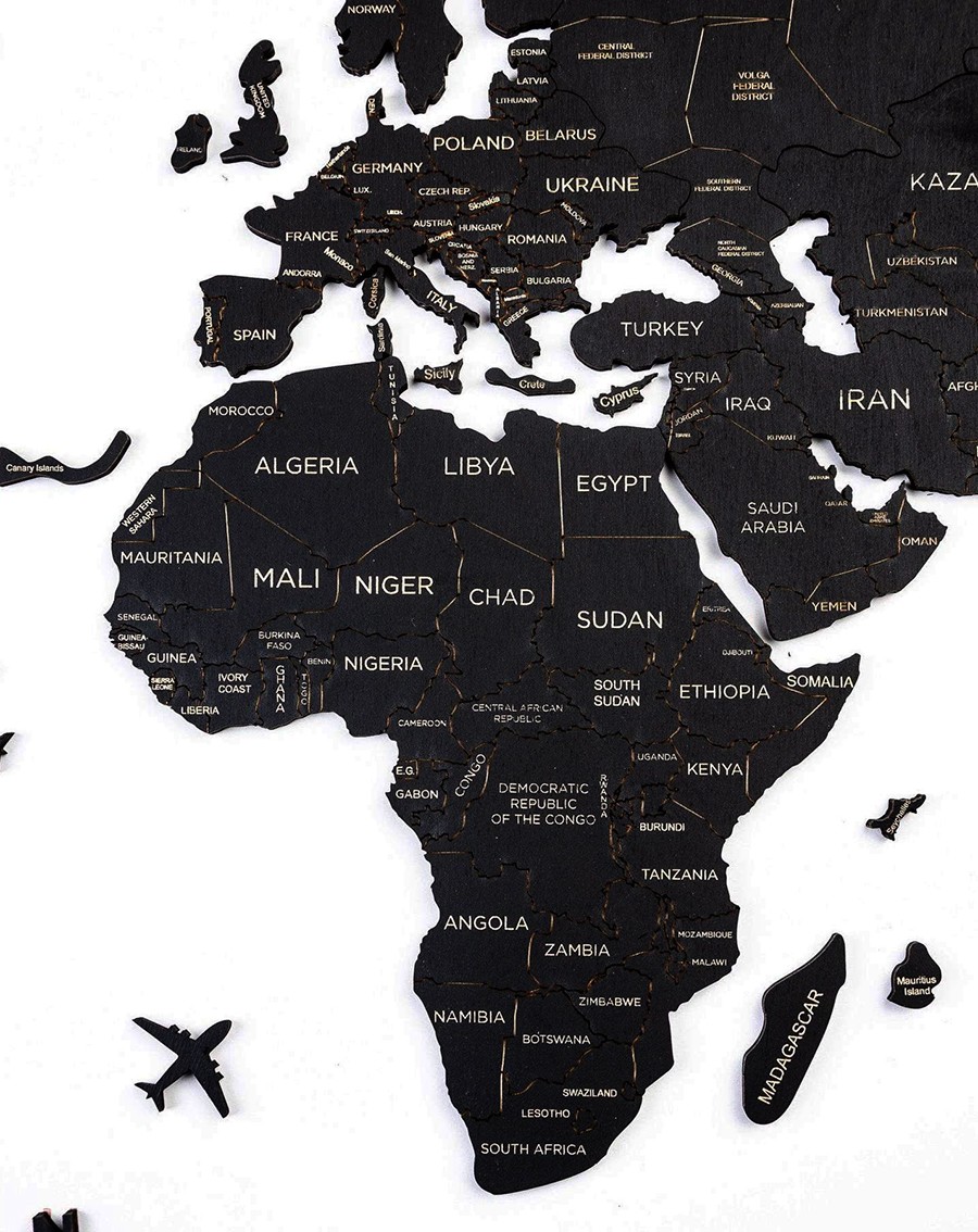 дрвена карта на зидовима континената црне боје