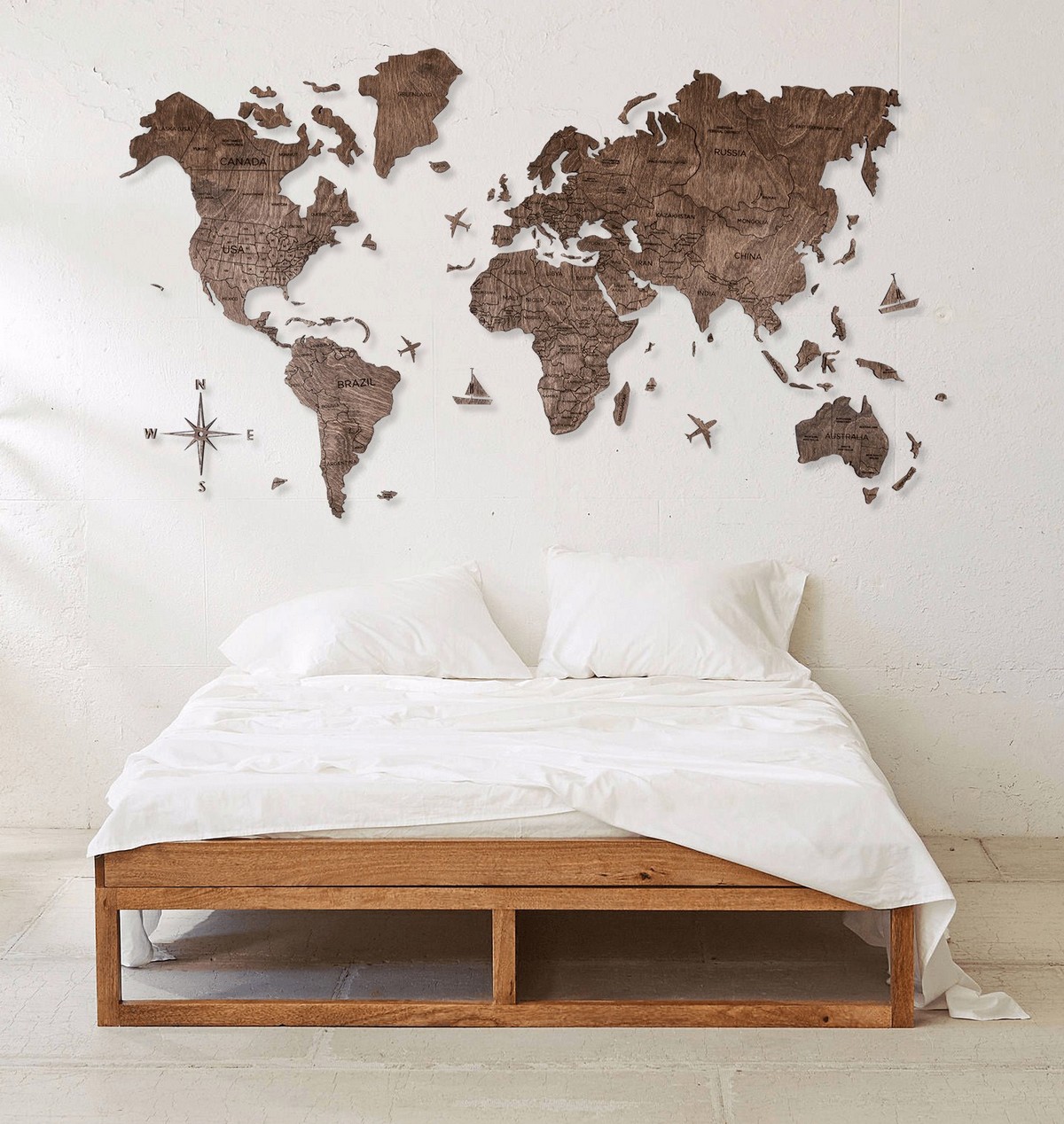 дрвена карта света на зиду