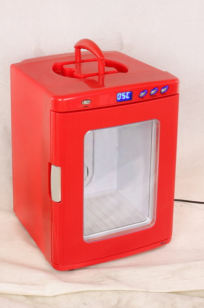 црвени мини хладњак ретро фрижидер